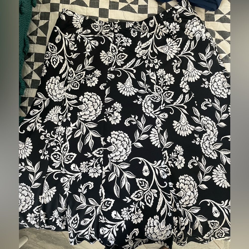 COPY - Women’s skirt - floral pull on skirt